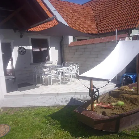 Tiszavirag Vendeghaz Apartamento